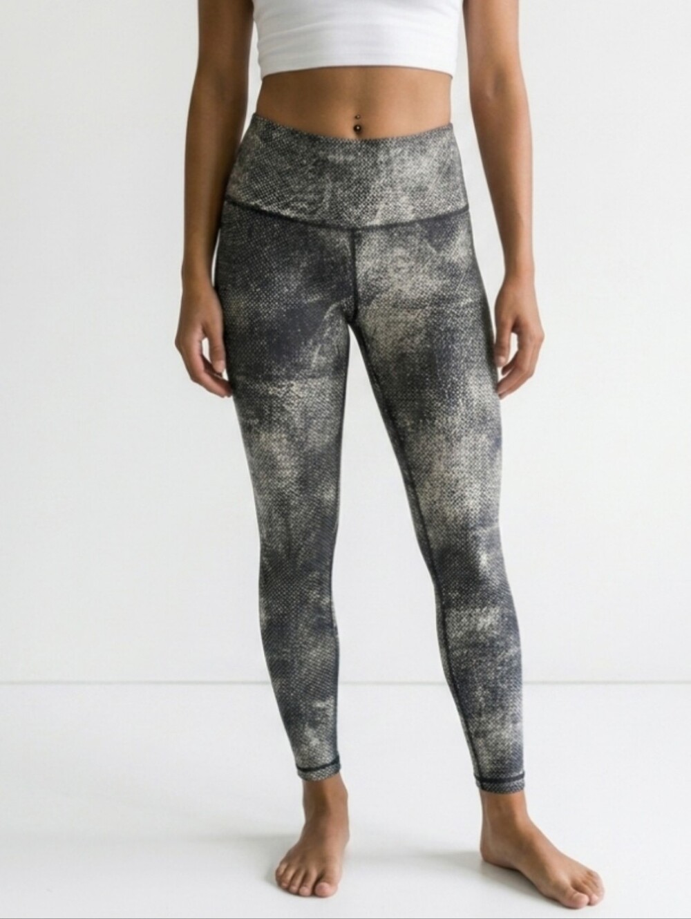 Lululemon Wunder Under Leggings Black and White Speckled Size 4